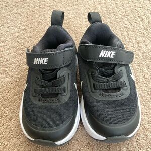 Black Nike Shoes